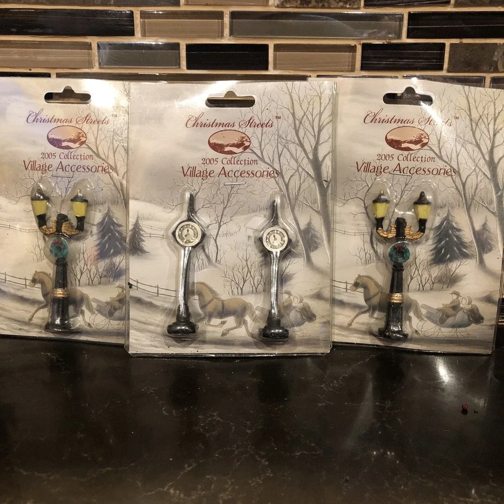 3pk Christmas Streets 2005 Collection Village Street Light Mailboxes Street Sign
